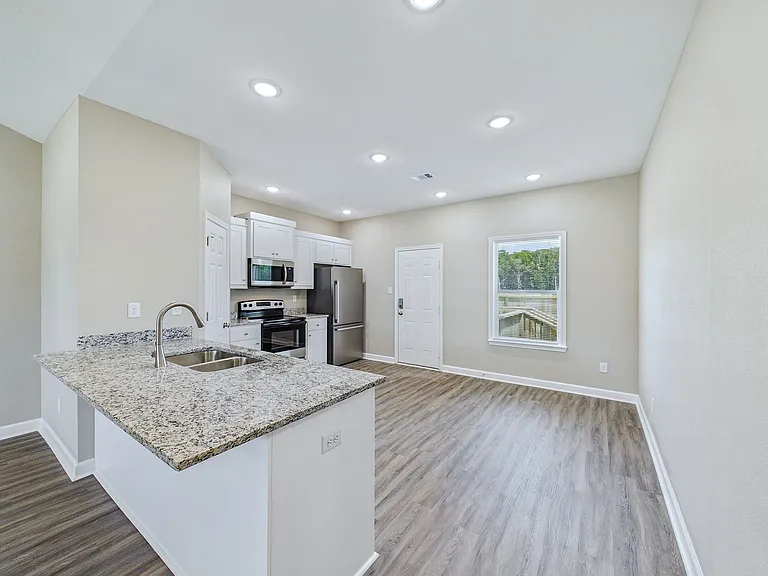 832 Pine Tree Rd — Photo 7