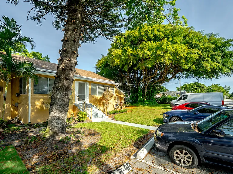 3763 NW 4th Ave #5 — Photo 3