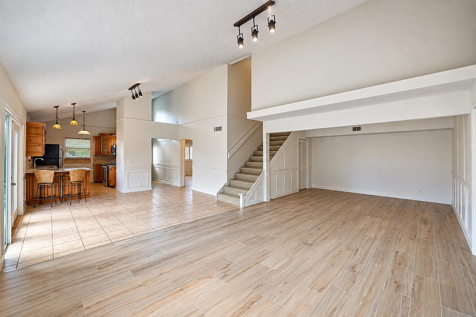 4 bed, 3.0 bath, 2045 sqft, $3,450 — Photo 4