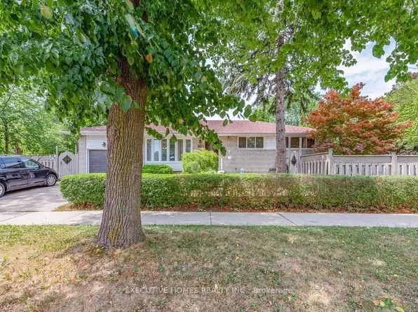 2271 Truscott Dr #Basement, Mississauga, ON L5J 2A9