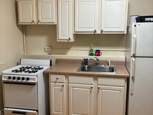 390 Madison Ave APT 17, Albany, NY 12210