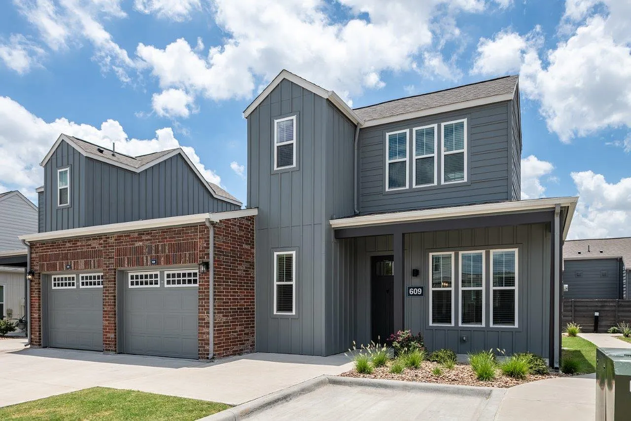Elevate at Skyline Townhomes — Photo 1