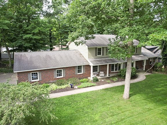 2nd image of 2537 Shadowbrook Dr SE