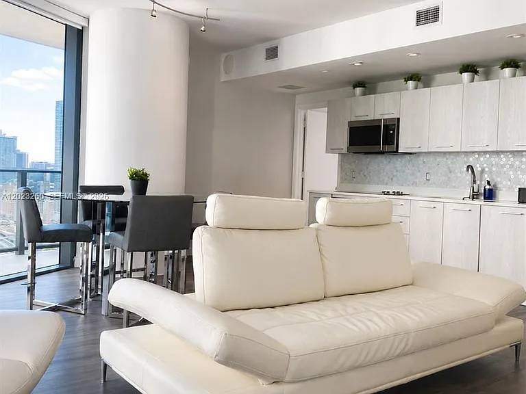 45 SW 9th St #2908 — Photo 6