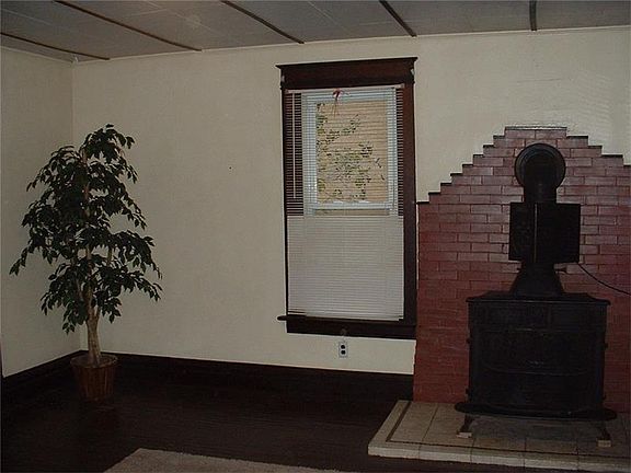 2nd image of 433 S Main St