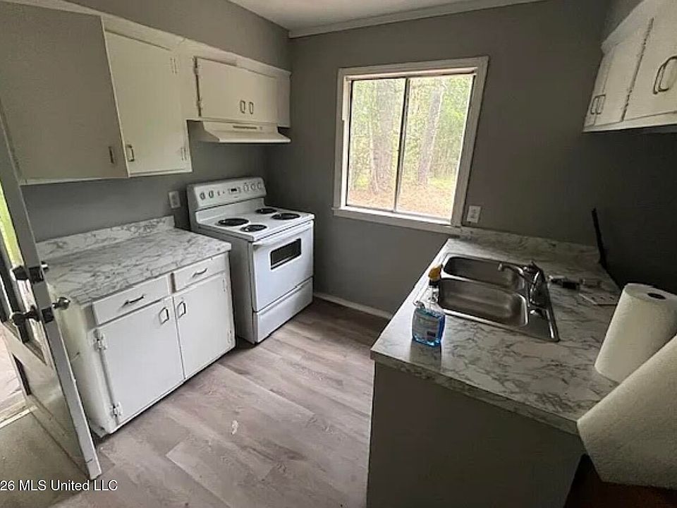 2nd image of 1236 E Maria Dr