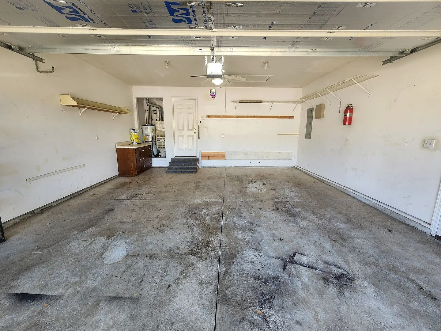 3 Bedroom On Cul-de-sac, East Side Location — Photo 2
