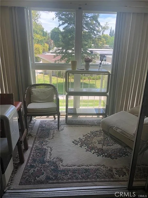 2 bed, 1000 sqft, $3,200 — Photo 4