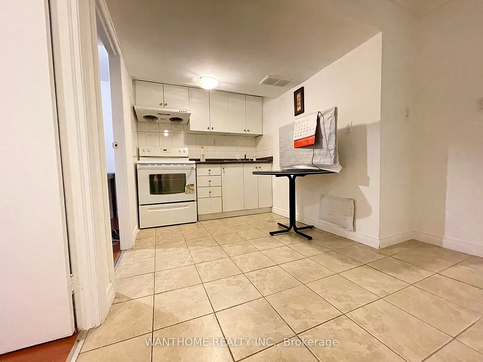82 Maresfield Dr #BASEMENT