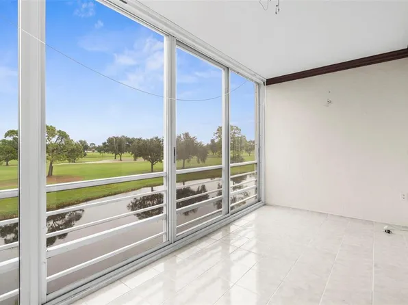 7461 W Country Club Dr N APT 310, Sarasota, FL 34243