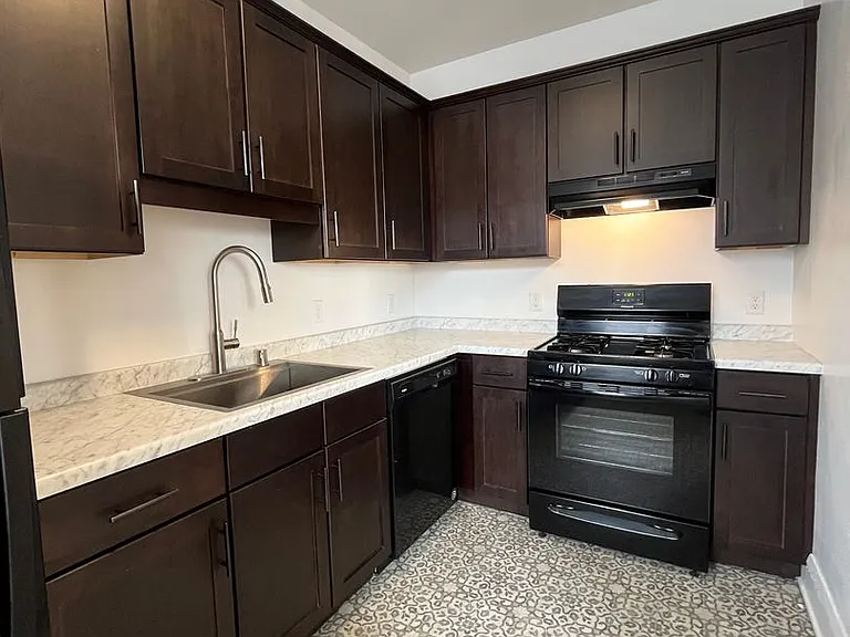 170 Summit Ave — Photo 22