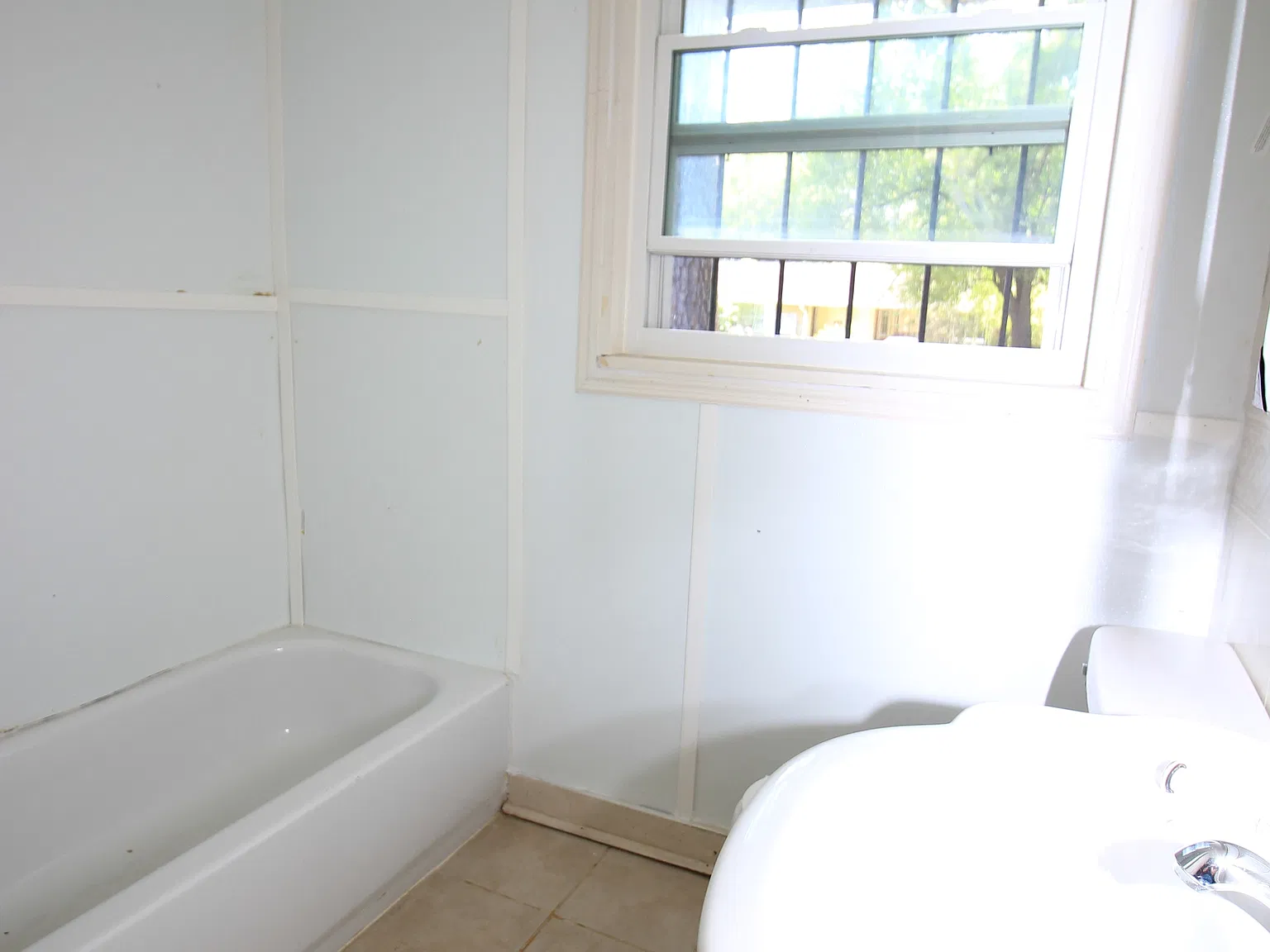 1240 Rayfield Drive - 1 — Photo 4