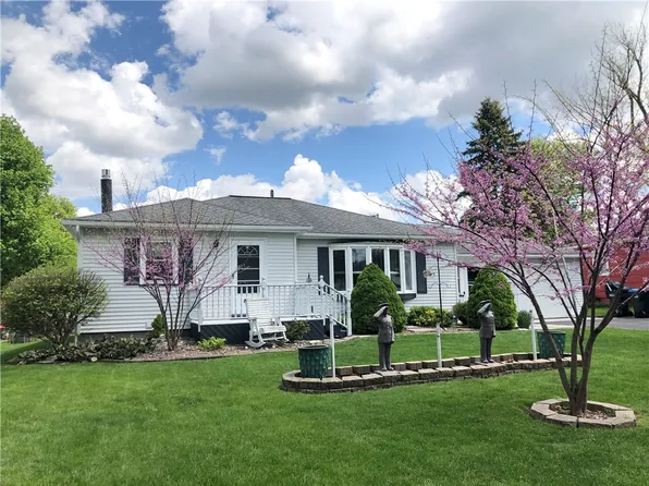 34 Merrydale Dr, Rochester, NY 14624