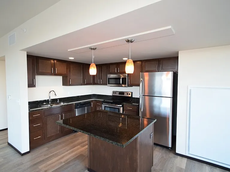 Galaxie High Rise Apartments — Photo 38