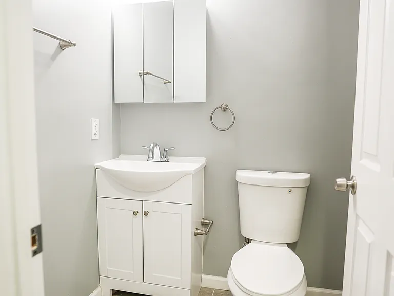 1535 W Fairmount Ave — Photo 3