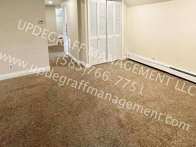 521 Oxford St — Photo 10
