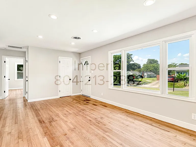 4261 Sheffield Rd — Photo 2