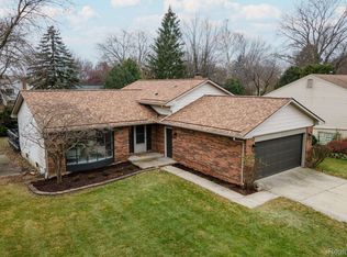 2868 Winter Dr, Troy, MI