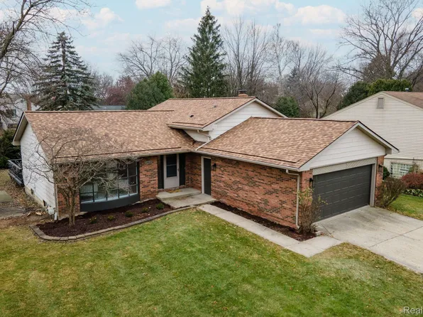 2868 Winter Dr, Troy, MI 48083