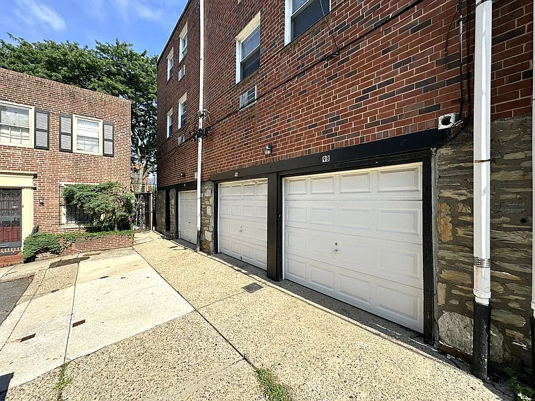 570 N 23rd St — Photo 13