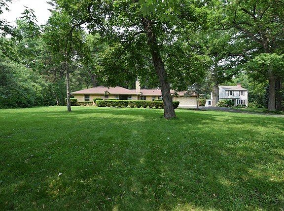 3rd image of 3N210 Valewood Dr
