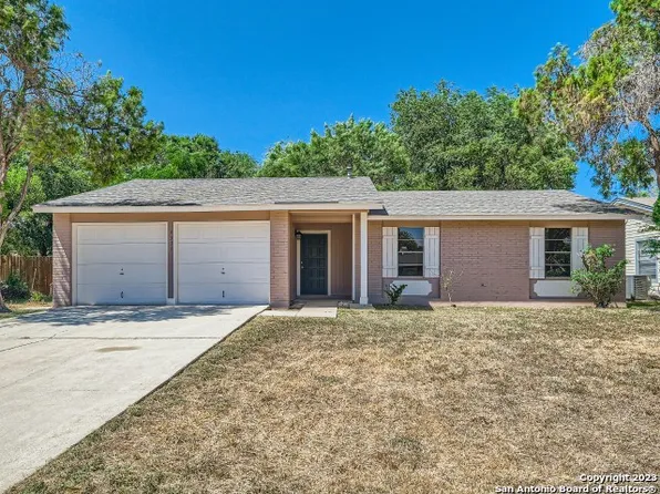 9319 Cliff Point Dr, San Antonio, TX 78250