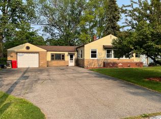 39194 Charbeneau St, Clinton Township, MI