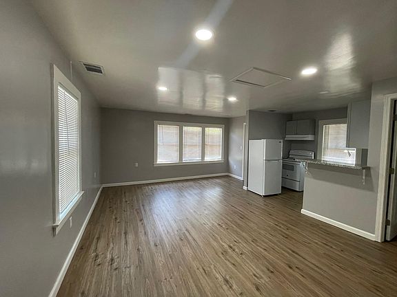 4th image of 715 30th St #1/2