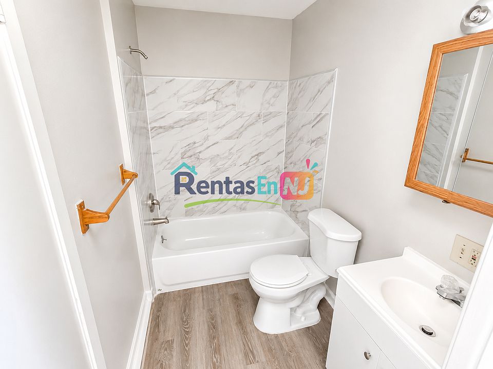 2nd image of 348 S 6th St #2C