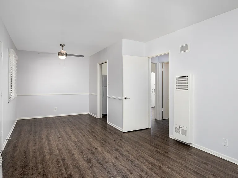 Verdugo Plaza Apartments — Photo 15