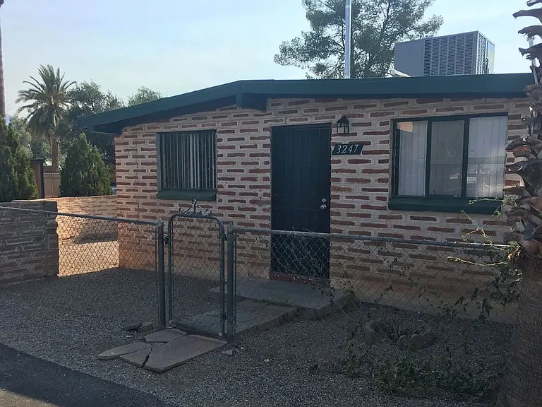 3247 E Water St — Photo 1