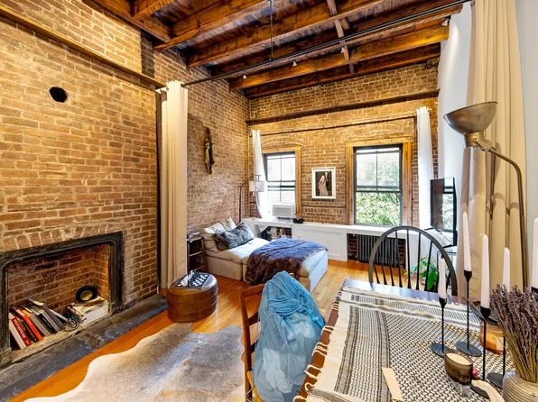 21 East 7th Street image 2 of 11