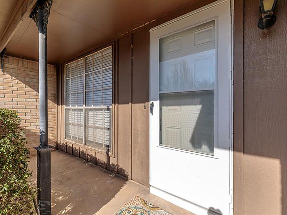 2nd image of 1109 S Thornbush Cir