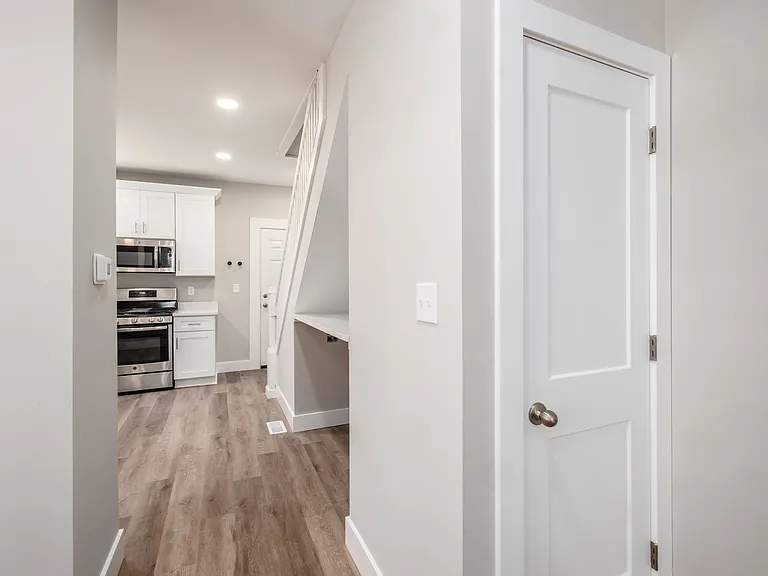 949 E Long St — Photo 11