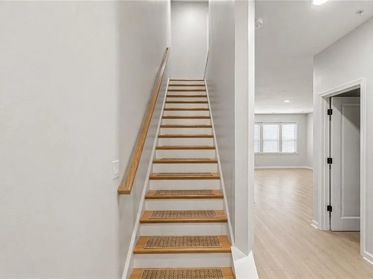 1339 Endicott Ct — Photo 15