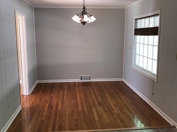 4th image of 805 Hazelwood Ln