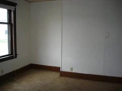 2 bed, 1.0 bath, $550 — Photo 4