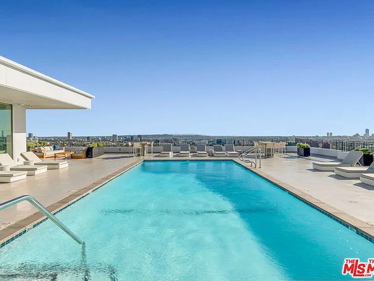 1100 Alta Loma Rd #1404A — Photo 20