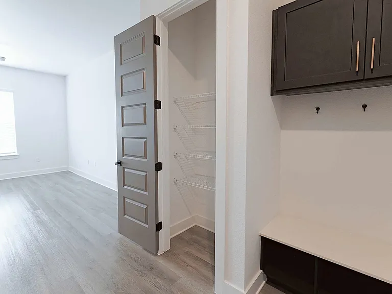 Linz Luxury Living — Photo 76