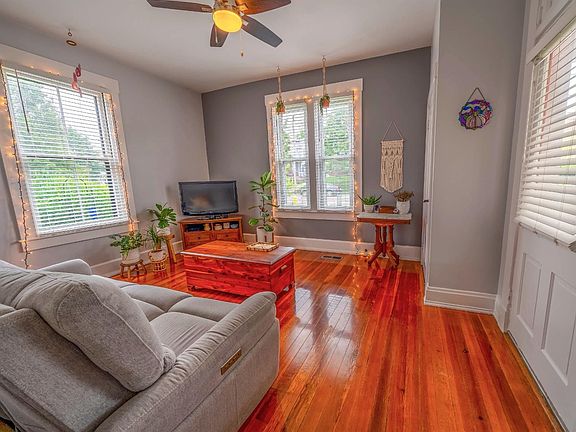 5th image of 3833 Davis Ave