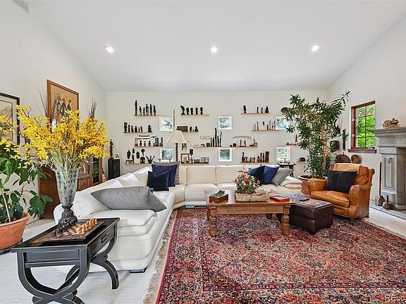 4th image of 3391 Oak Street