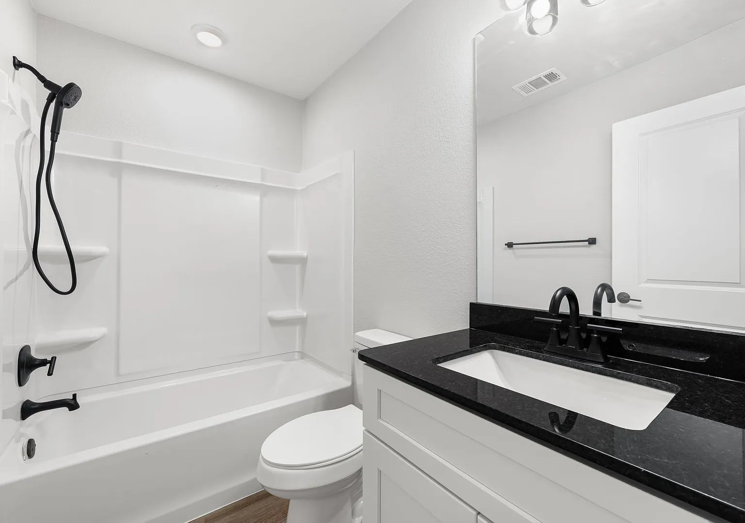 1919 Burnett Ave — Photo 3