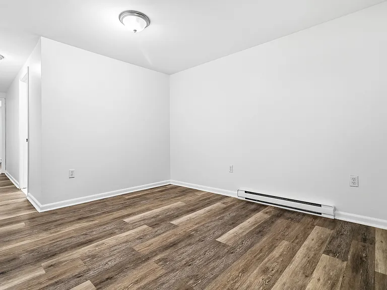 595 Orange St — Photo 9