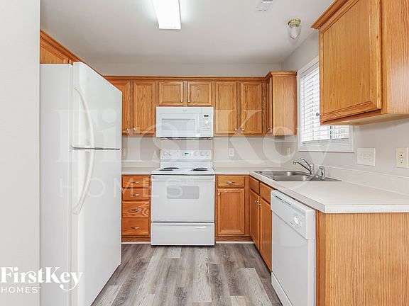 5th image of 5633 Waverly Lynn Ln