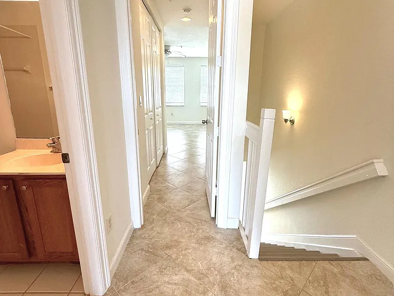 960 Millbrae Ct #4 — Photo 13