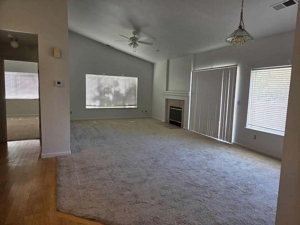 2nd image of 1756 Bougainvillea Dr