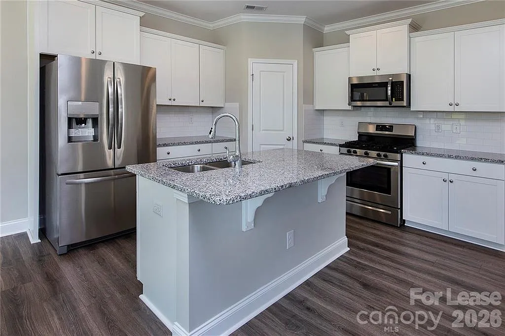 3 bed, 2.5 bath, 1774 sqft, $1,900 — Photo 4