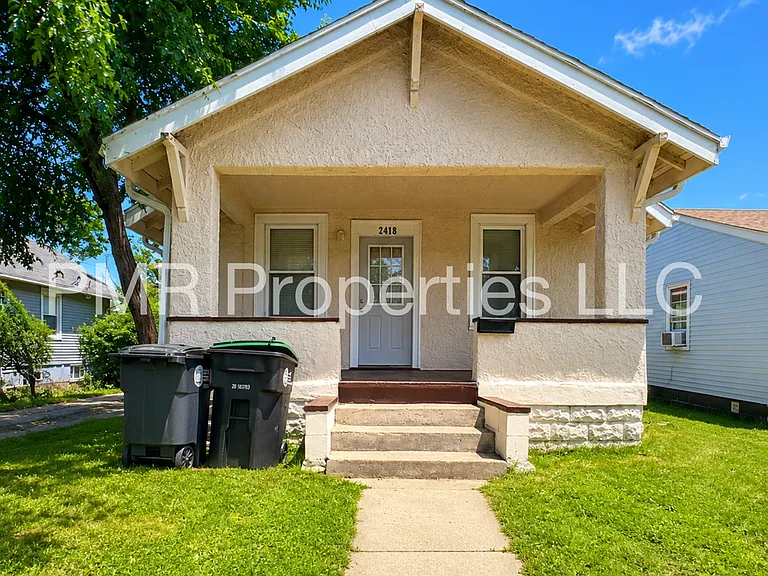 2439 Larimore Ave — Photo 1