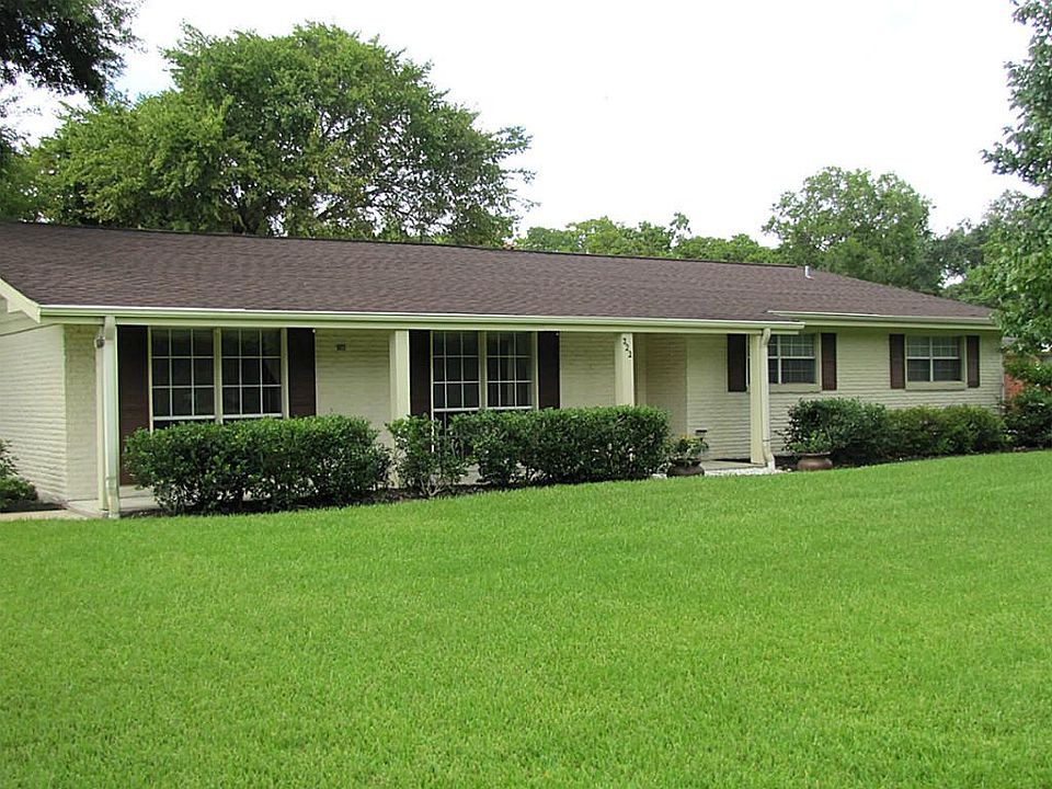 1st image of 222 W Bayou Dr