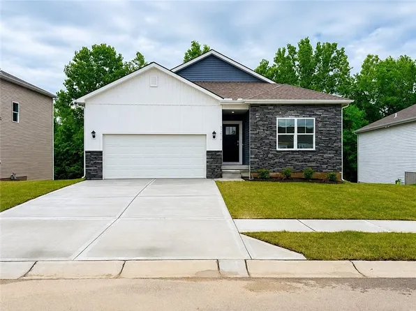 705 Solstice Cir, Belton, MO 64012